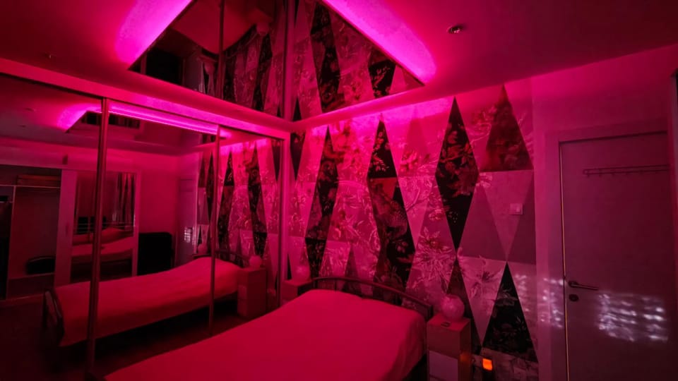 Bed, Bedroom, wardrobe, air conditioner