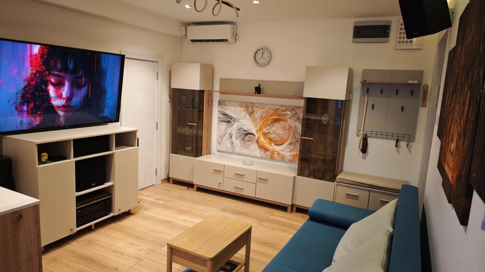 TV and multimedia, Living room, Seating area, air conditioner, air conditioner