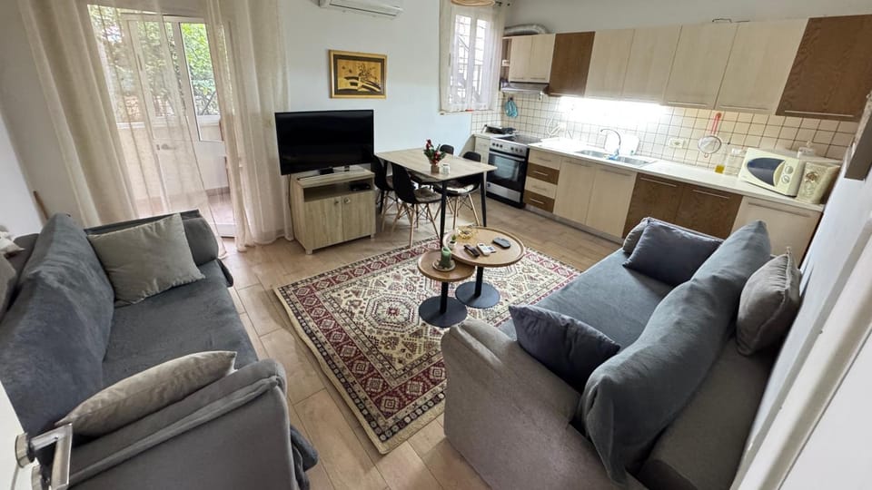 Kitchen or kitchenette, Living room, Dining area