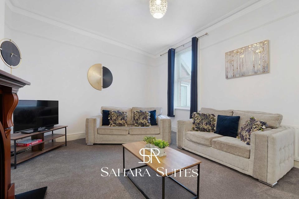 TV and multimedia, Living room, Seating area, Evening entertainment