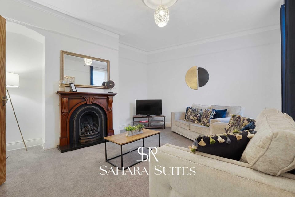 TV and multimedia, Living room, Seating area, Evening entertainment