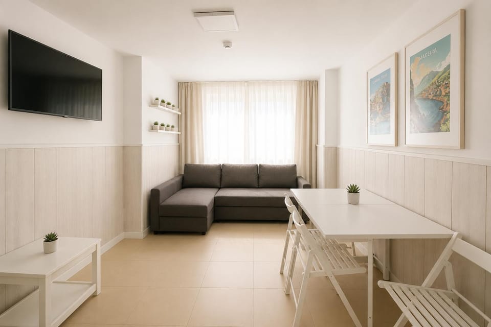 TV and multimedia, Living room, Dining area