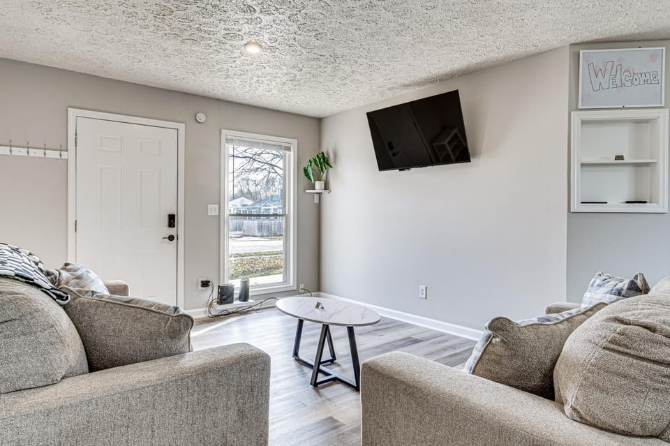 4 Mi to the Speedway: Peaceful & Snug Home w/ Yard House in Indianapolis