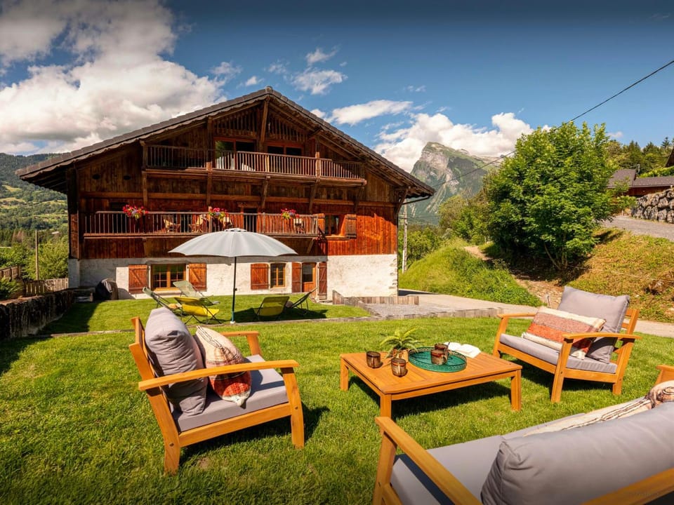 Property building, Day, Natural landscape, Summer, Garden, Garden view, Mountain view