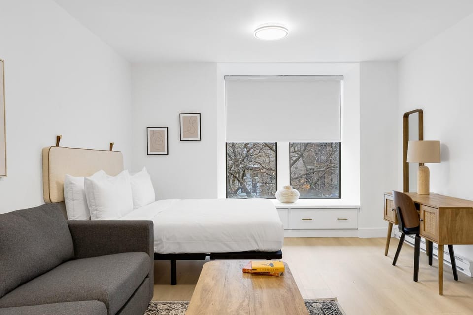 Le Mistral Modern Studios Apartment in Laval