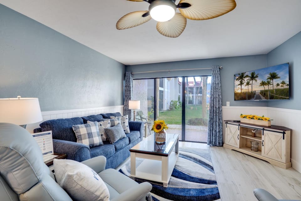Adjust Your Altitude at Runaway Bay by SeaBreeze Vacation Apartment in Bradenton Beach