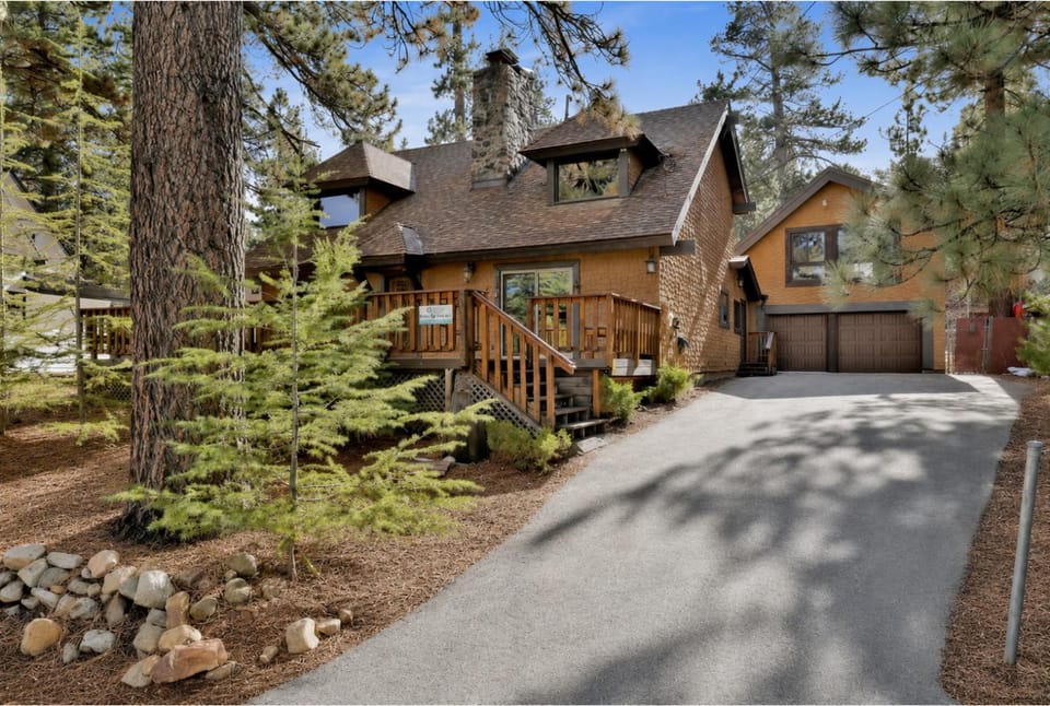 Property building, Spring, Winter, Summer, Street view, Seasons, Family