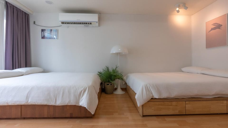Bed, air conditioner