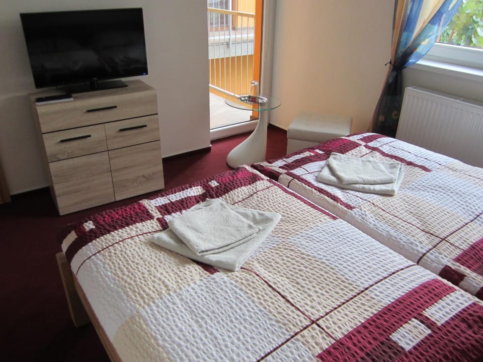 Day, Photo of the whole room