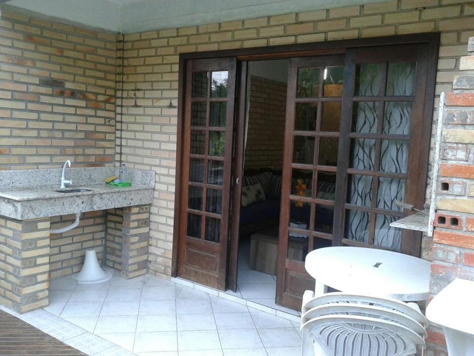 Sobrado 300m praia de Bombas House in Porto Belo