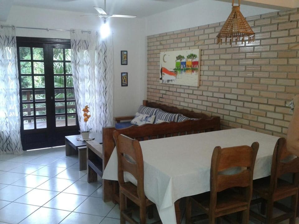 Sobrado 300m praia de Bombas House in Porto Belo