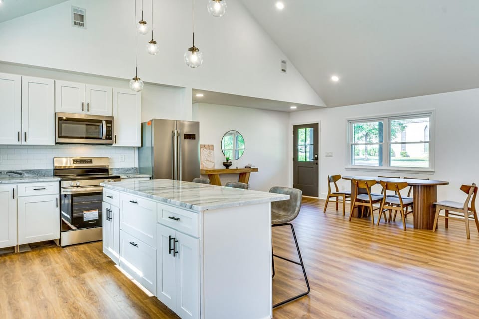 < 1 Mi to Downtown Pensacola: Quiet Home w/ Yard House in Pensacola