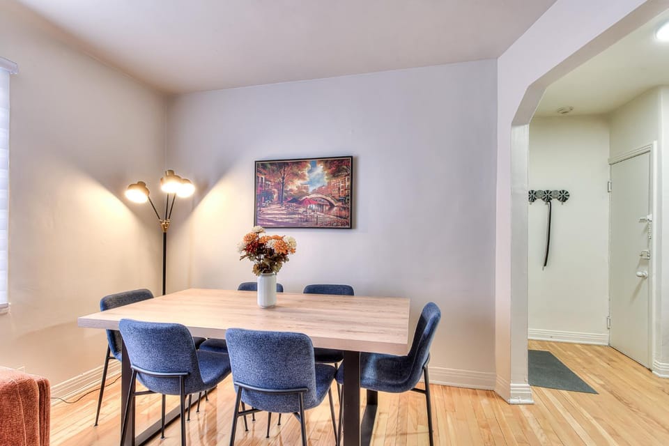 NDG Montreal! Attractions & Downtown Adventure Travels! Family, Friends, Work-travel! Apartment in Côte Saint-Luc