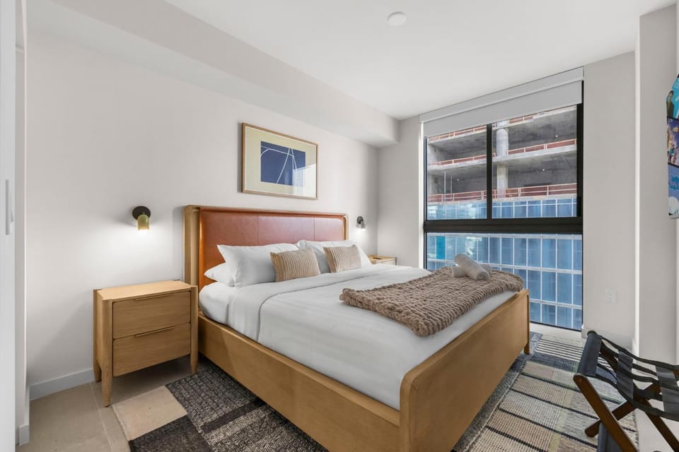 Bed, TV and multimedia, Bedroom