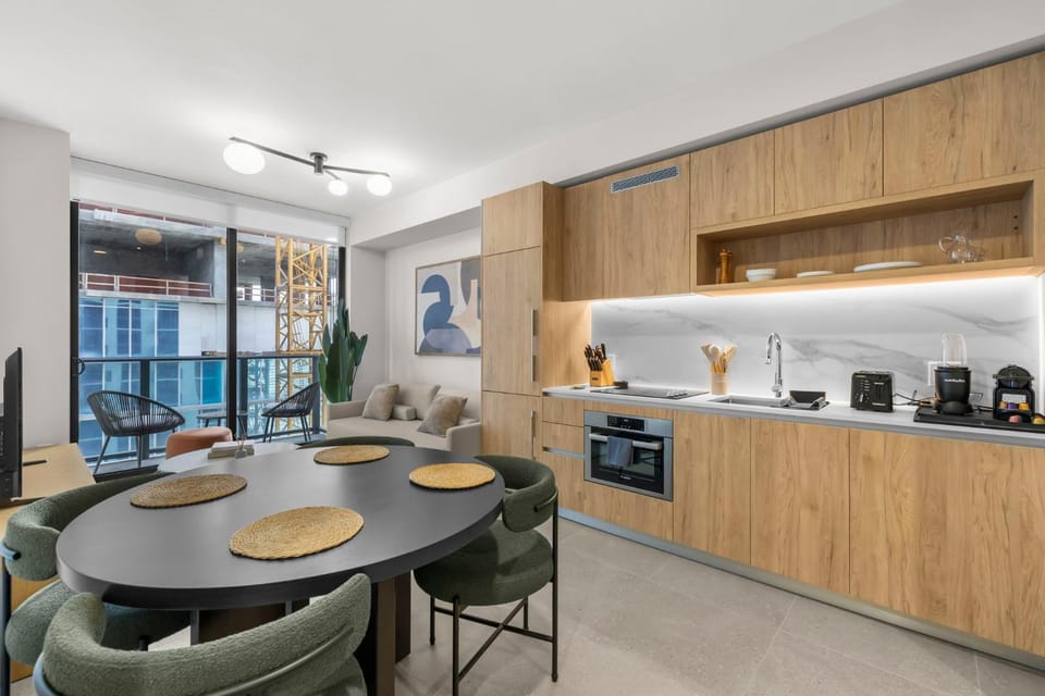 Kitchen or kitchenette, Seating area, Dining area