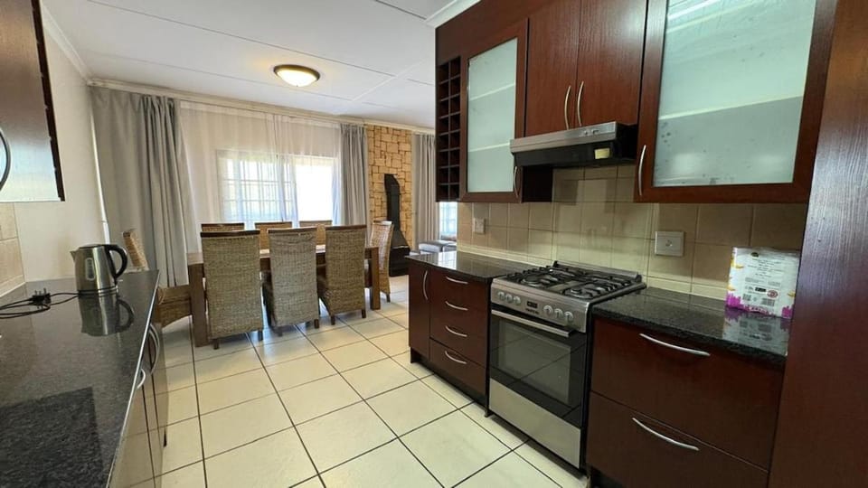 3 Bed House In Fourways, Sandton House in Sandton