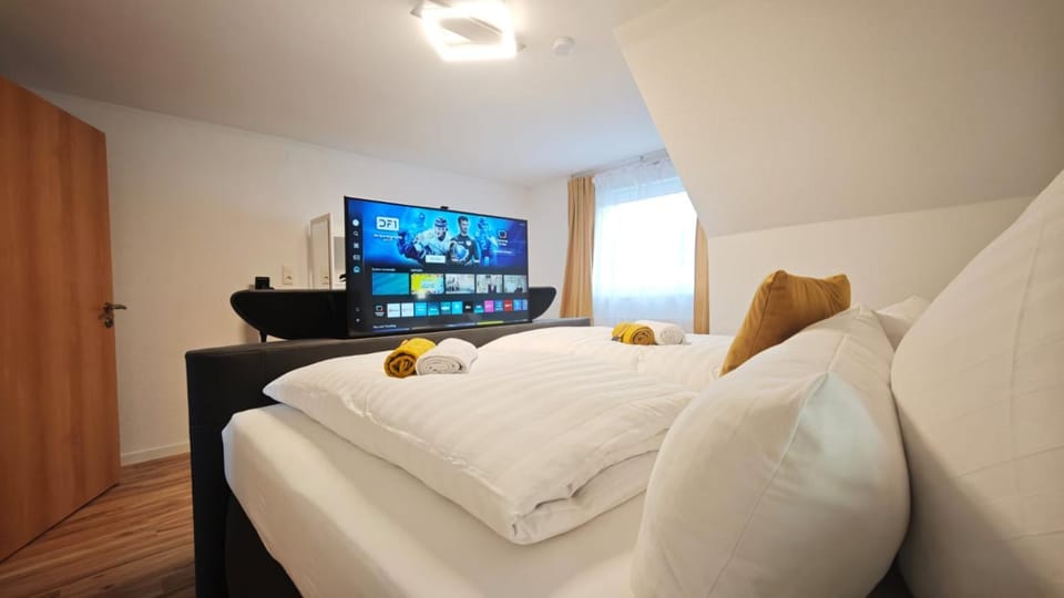 Bed, TV and multimedia, View (from property/room), Bedroom, heating, heating, internet, internet, towels, wardrobe