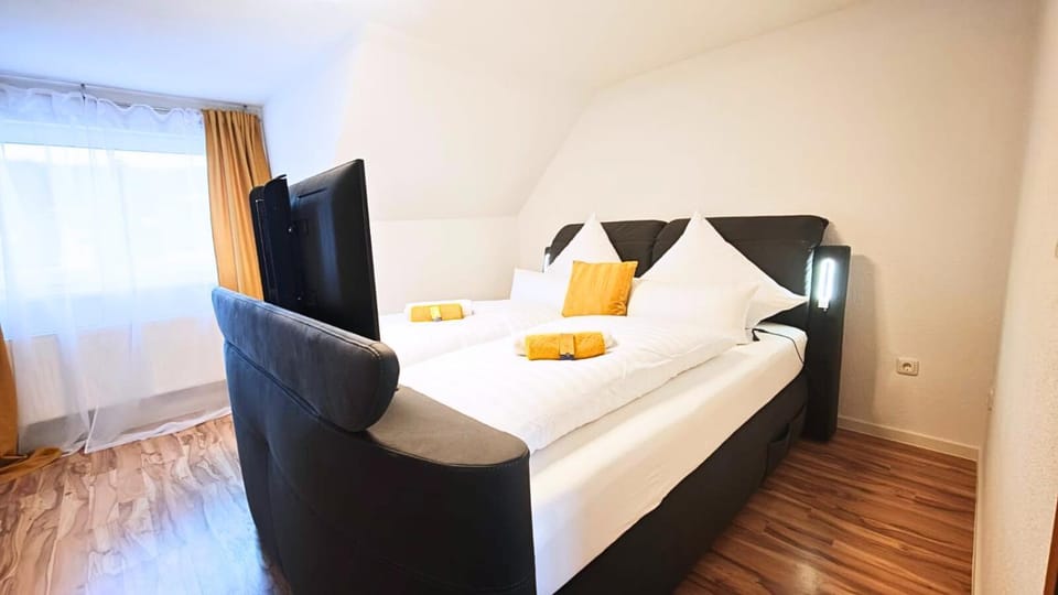 Bed, TV and multimedia, View (from property/room), Bedroom, heating, heating, internet, internet, towels, wardrobe