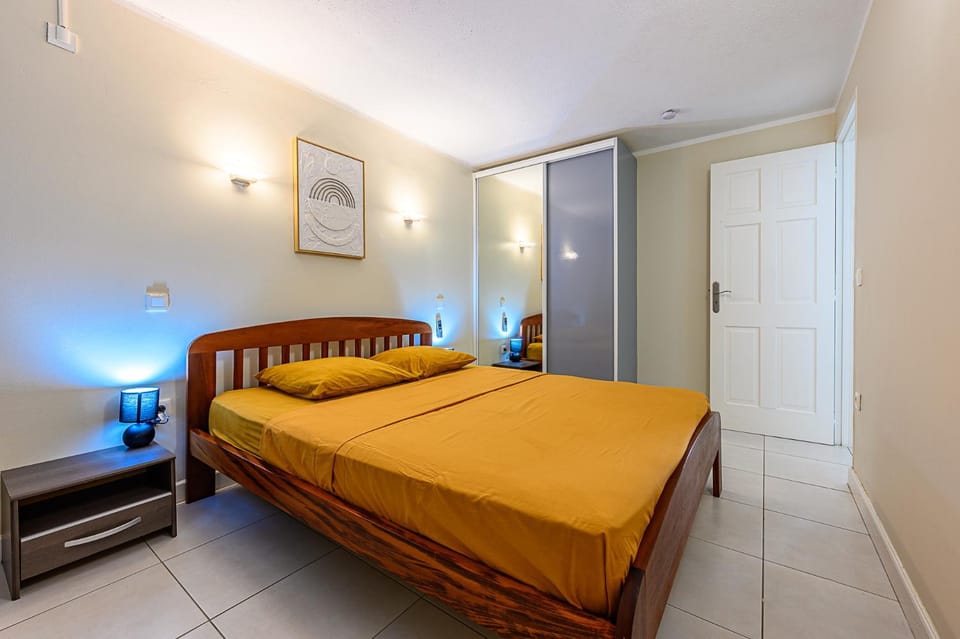 Bed, Photo of the whole room, Bedroom, towels, wardrobe, air conditioner
