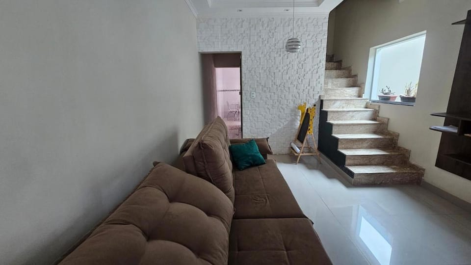 Spacious Townhouse with Pool Comfort and Fun House in Itanhaém