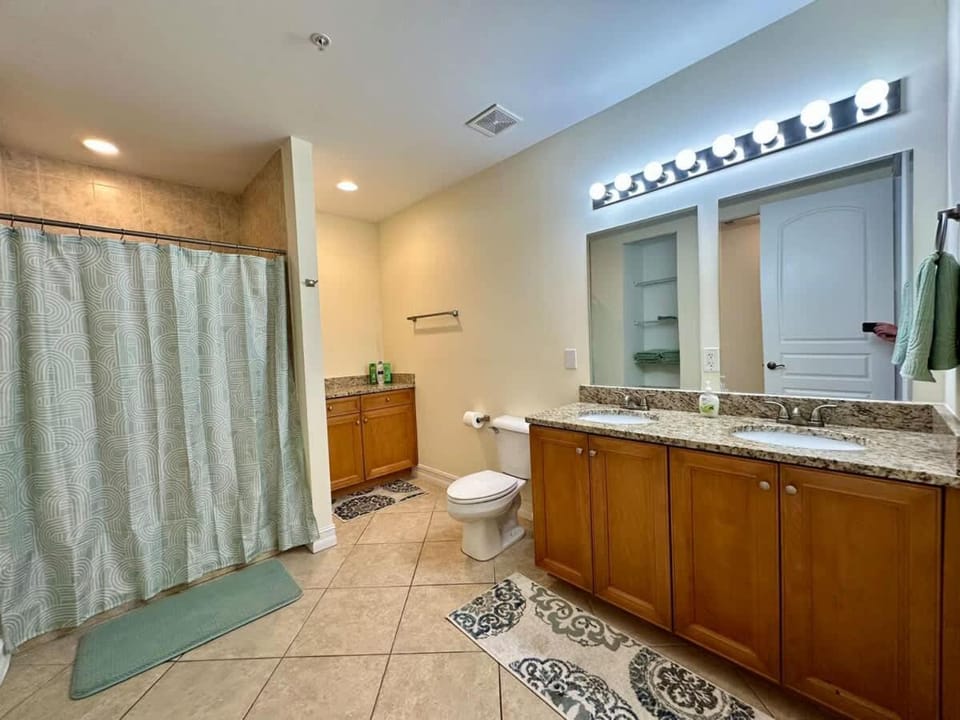 Bright Spacious Condo 1mi to Beach Apartment in Bonita Springs