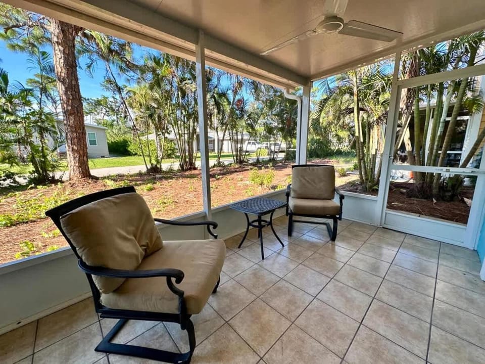 New 1st Floor Condo Private Lanai Apartment in Bonita Springs