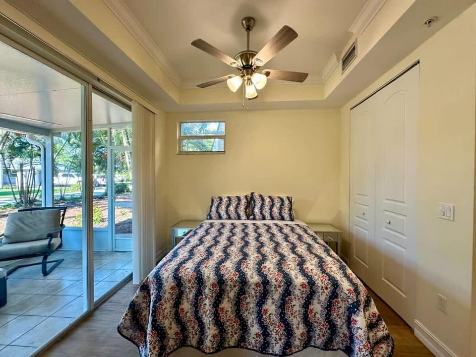 New 1st Floor Condo Private Lanai Apartment in Bonita Springs