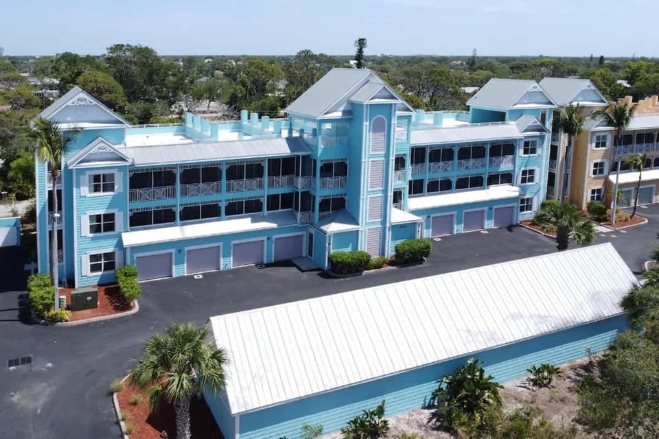 New 1st Floor Condo Private Lanai Apartment in Bonita Springs