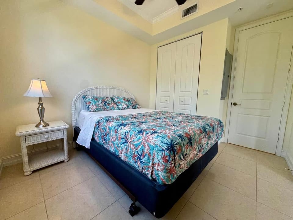 New Charming Condo By Bonita Beach & Doc's Apartment in Bonita Springs
