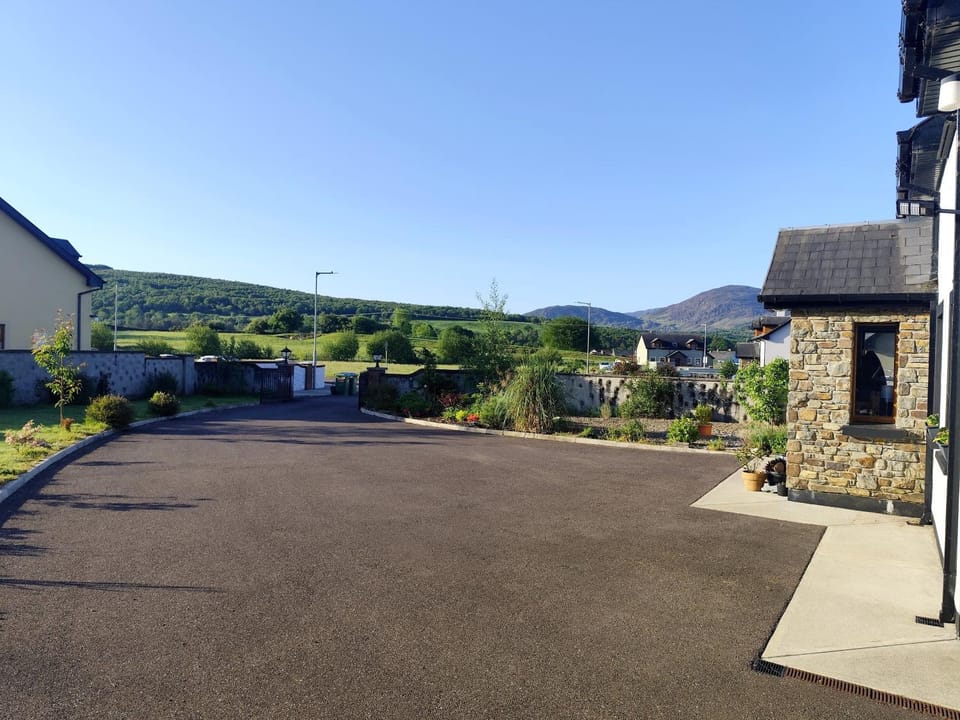 Property building, Neighbourhood, Natural landscape, Mountain view
