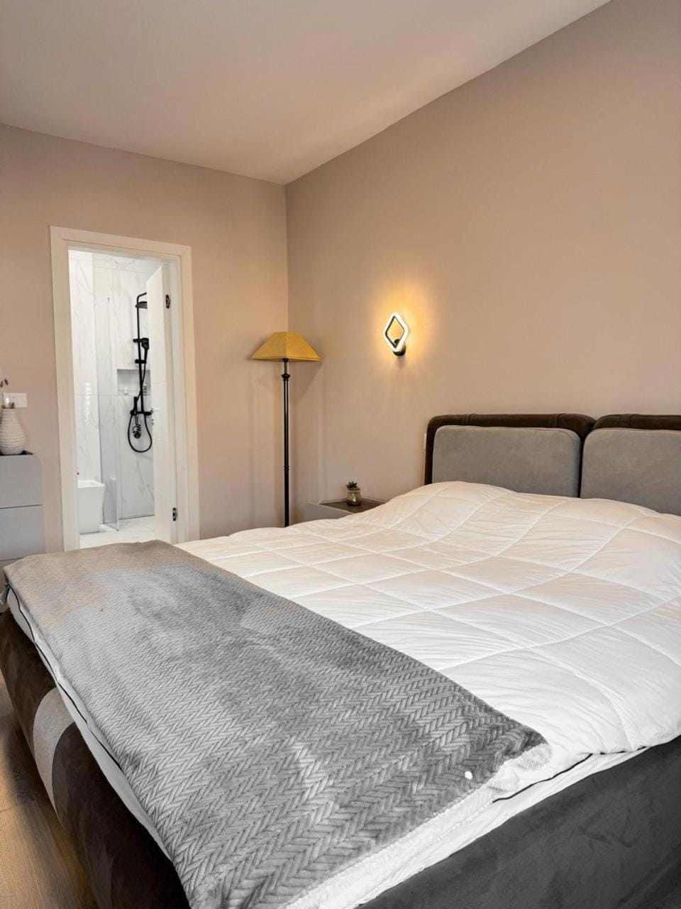 Bed, Photo of the whole room, Bedroom, wardrobe
