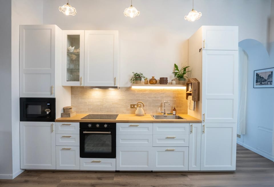 Meals, dishwasher, microwave, oven, stove, laundry, kitchen, kitchen