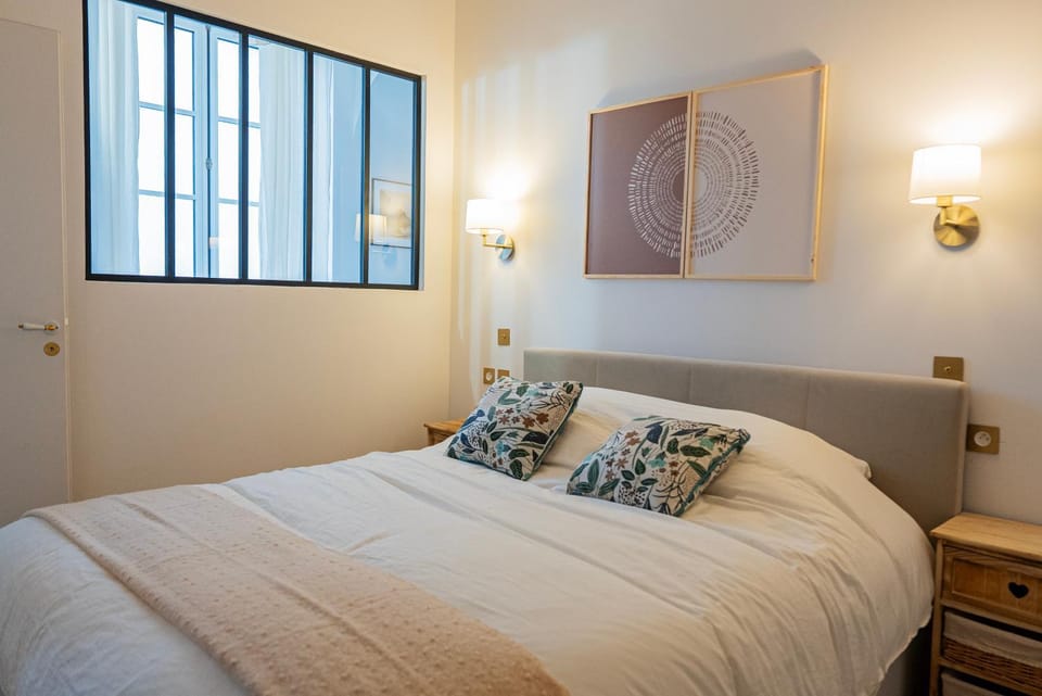 Bed, Night, Bedroom, cot, wardrobe