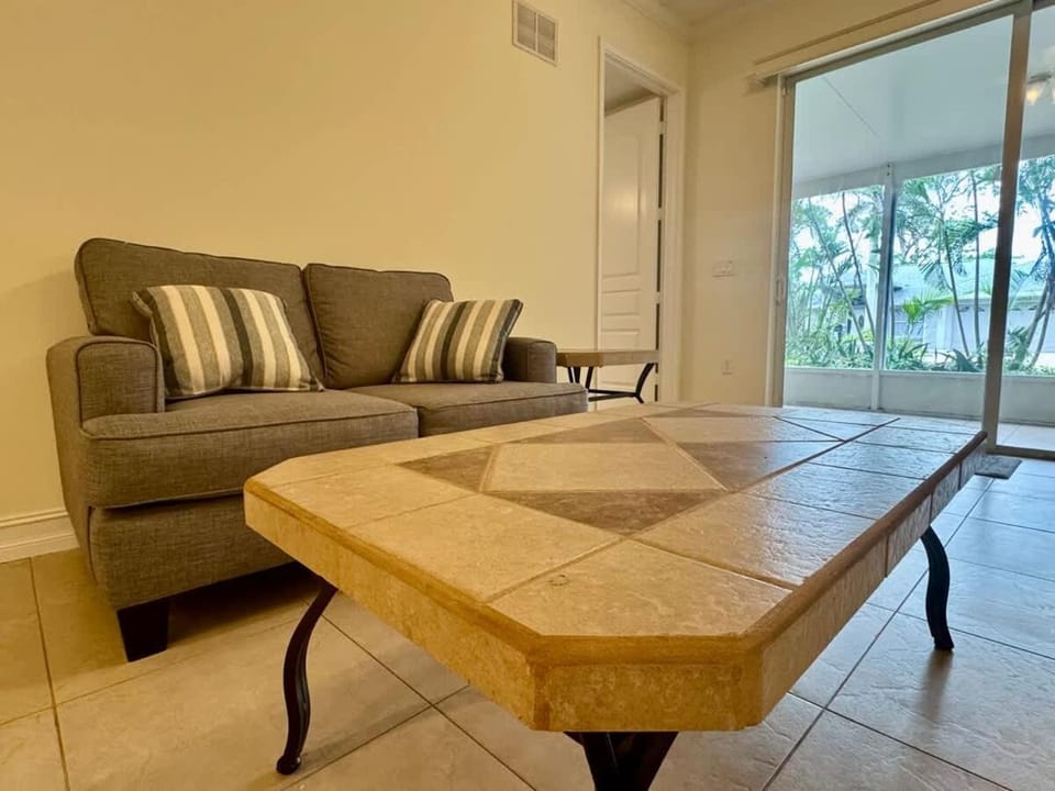 Sunshine Escape 1 mile from beaches in SWFL Apartment in Bonita Springs