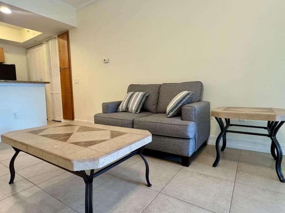 Sunshine Escape 1 mile from beaches in SWFL Apartment in Bonita Springs