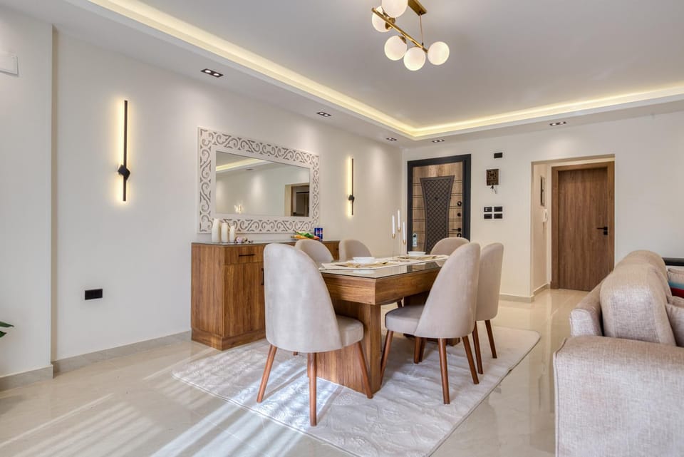 Luxurious 3Bd Hotel Apt in compound Sheikh Zayed with Pool and Gym access Apartment in Egypt
