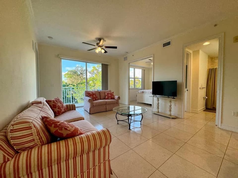 New Bright Condo 1mi to Beach with Laundry Apartment in Bonita Springs