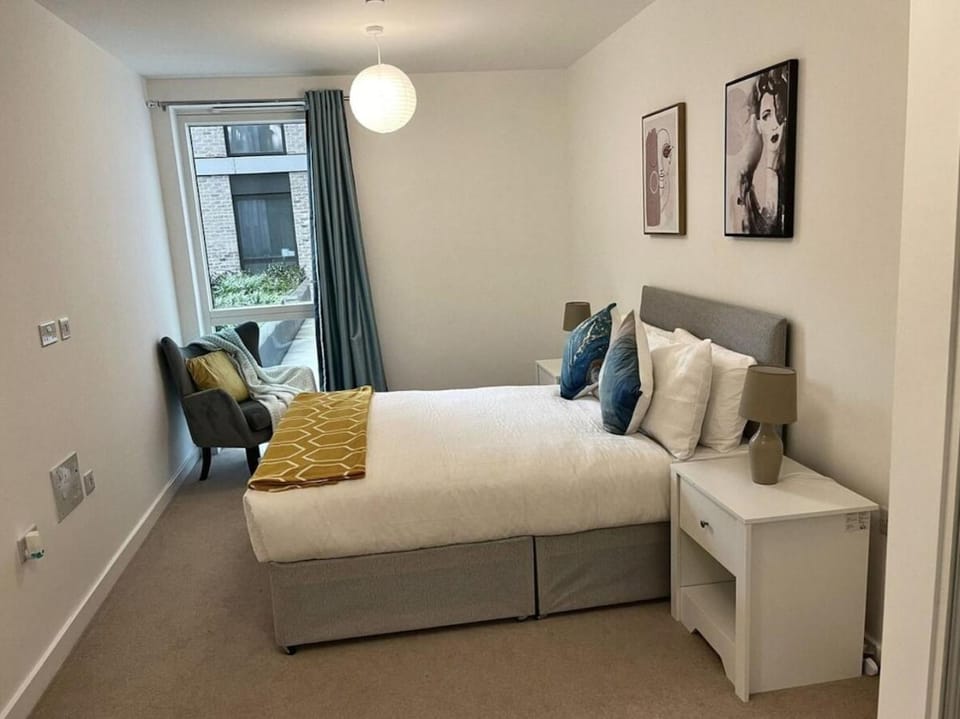 Modern 2BR Apartment with Balcony & Secure Parking Apartment in Sidcup