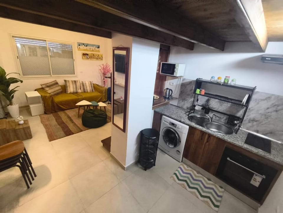 Front beach cosy apartment Apartment in Tunis Governorate, Tunisia