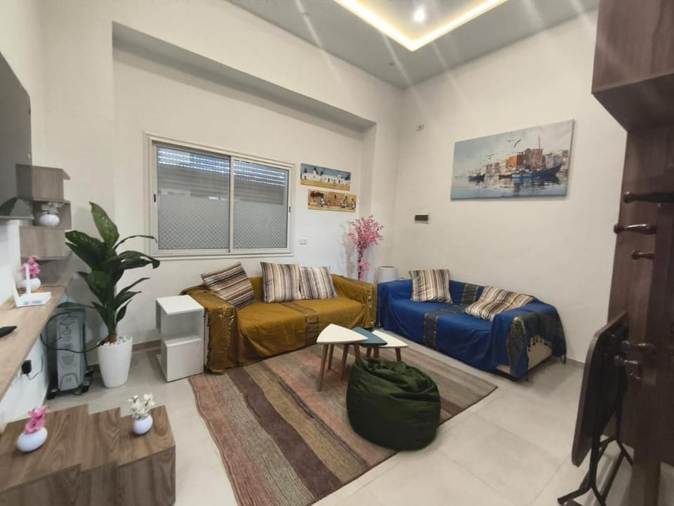 Front beach cosy apartment Apartment in Tunis Governorate, Tunisia
