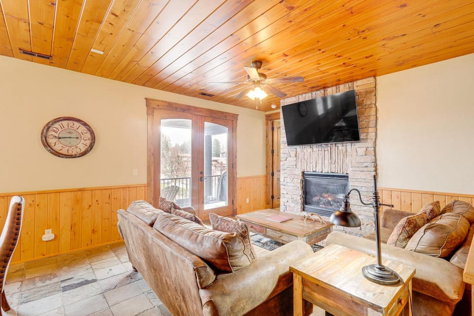 Walkable Condo in Dtwn McCall! Lake View + Balcony House in McCall