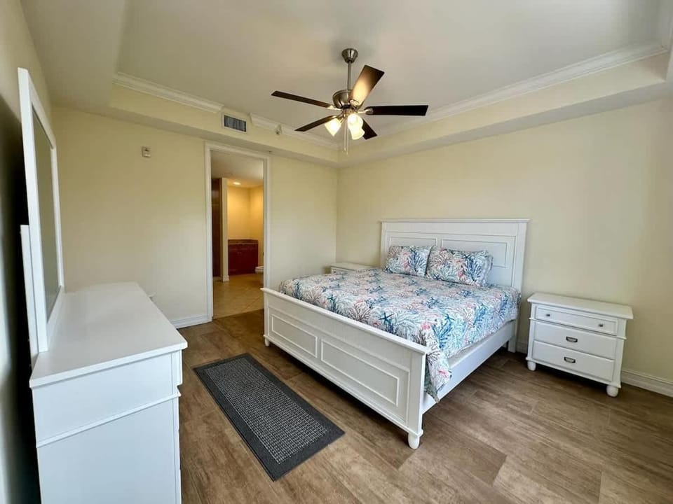 NEW Condo near beach Ideal for Remote Work Apartment in Bonita Springs