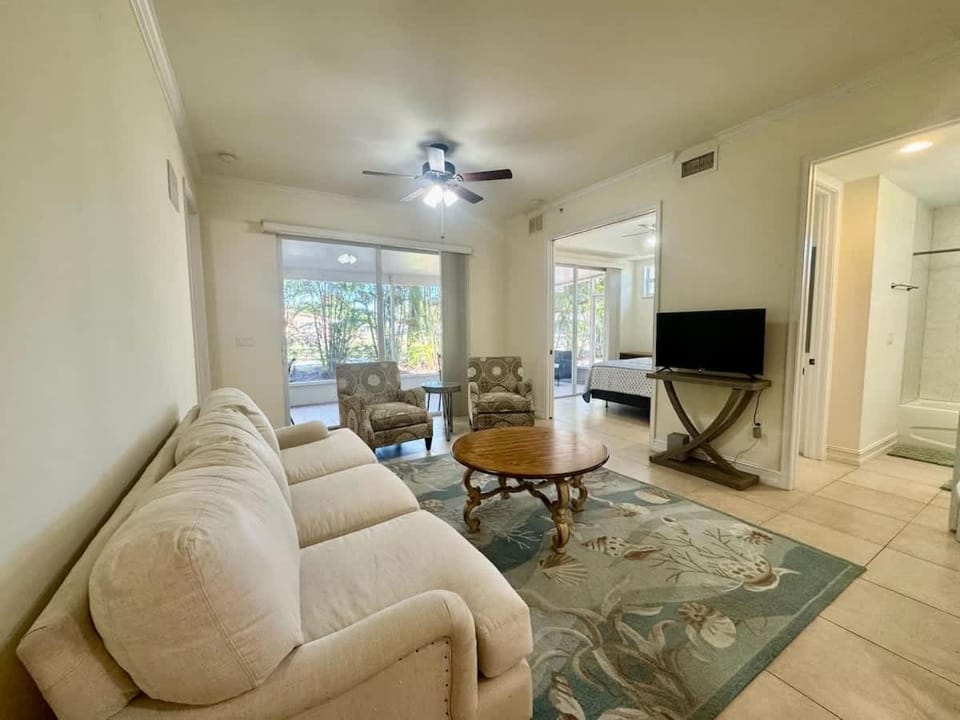 Bright 1st Floor Condo with Wi-Fi by Beach Apartment in Bonita Springs