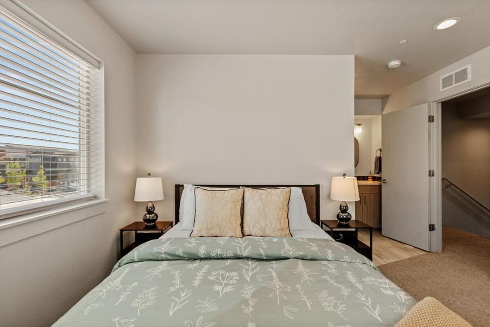 Modern Retreat - Close to Old Town House in Fort Collins