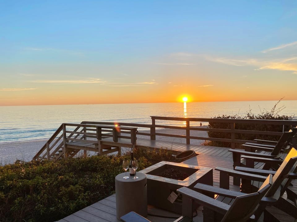 Nifty Shades of Gray l Beachfront and panoramic Views l Fire pit beachside l 4 Bikes House in Inlet Beach