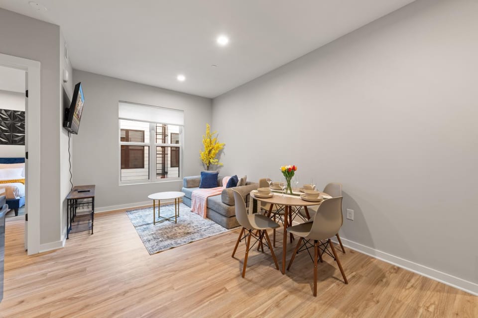 Living room, Dining area