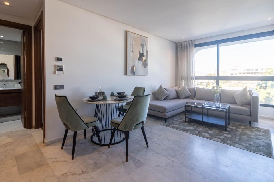 Living room, Dining area