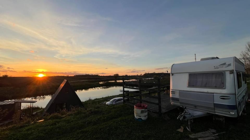 Трейлер з чаном в Загороді біля Львова Campground/ 
RV Resort in Lviv Oblast