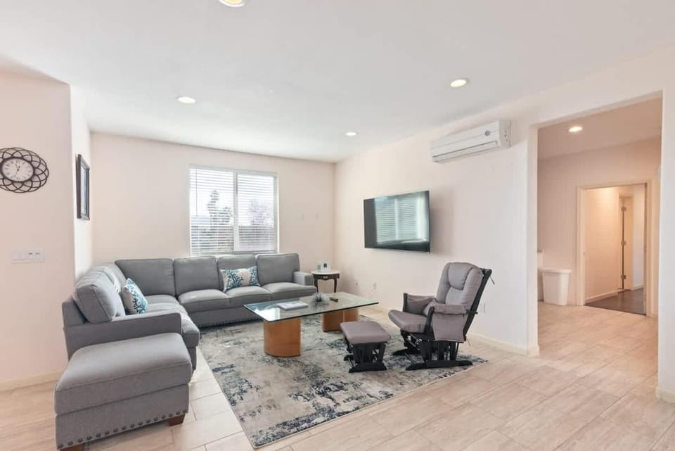 Spacious Single Level Home In Poway House in Rancho Bernardo