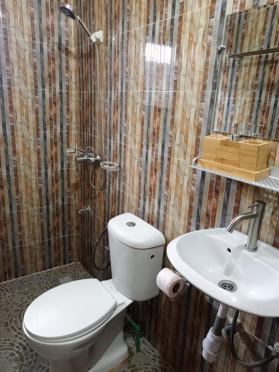 Shower, Toilet